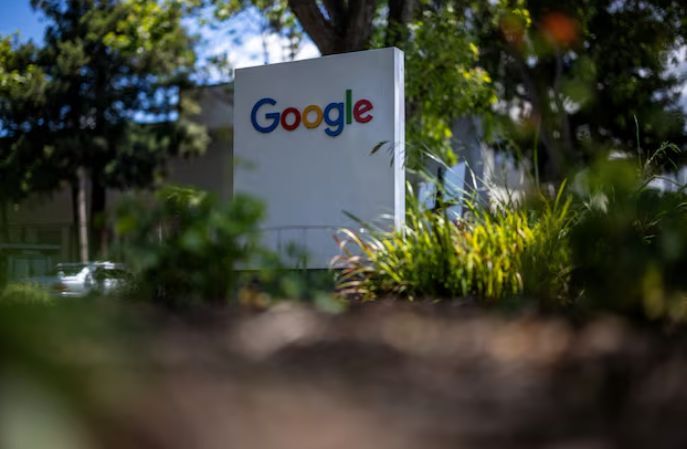 Image for the Tweet beginning: New York Times reporter sues