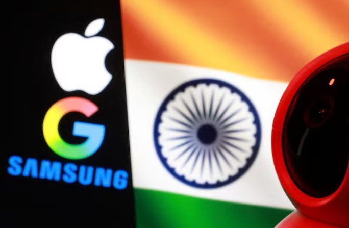 Image for the Tweet beginning: India proposes forcing smartphone makers