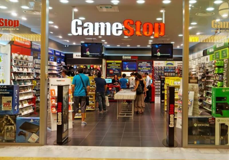 Image for the Tweet beginning: GameStop is closing hundreds of